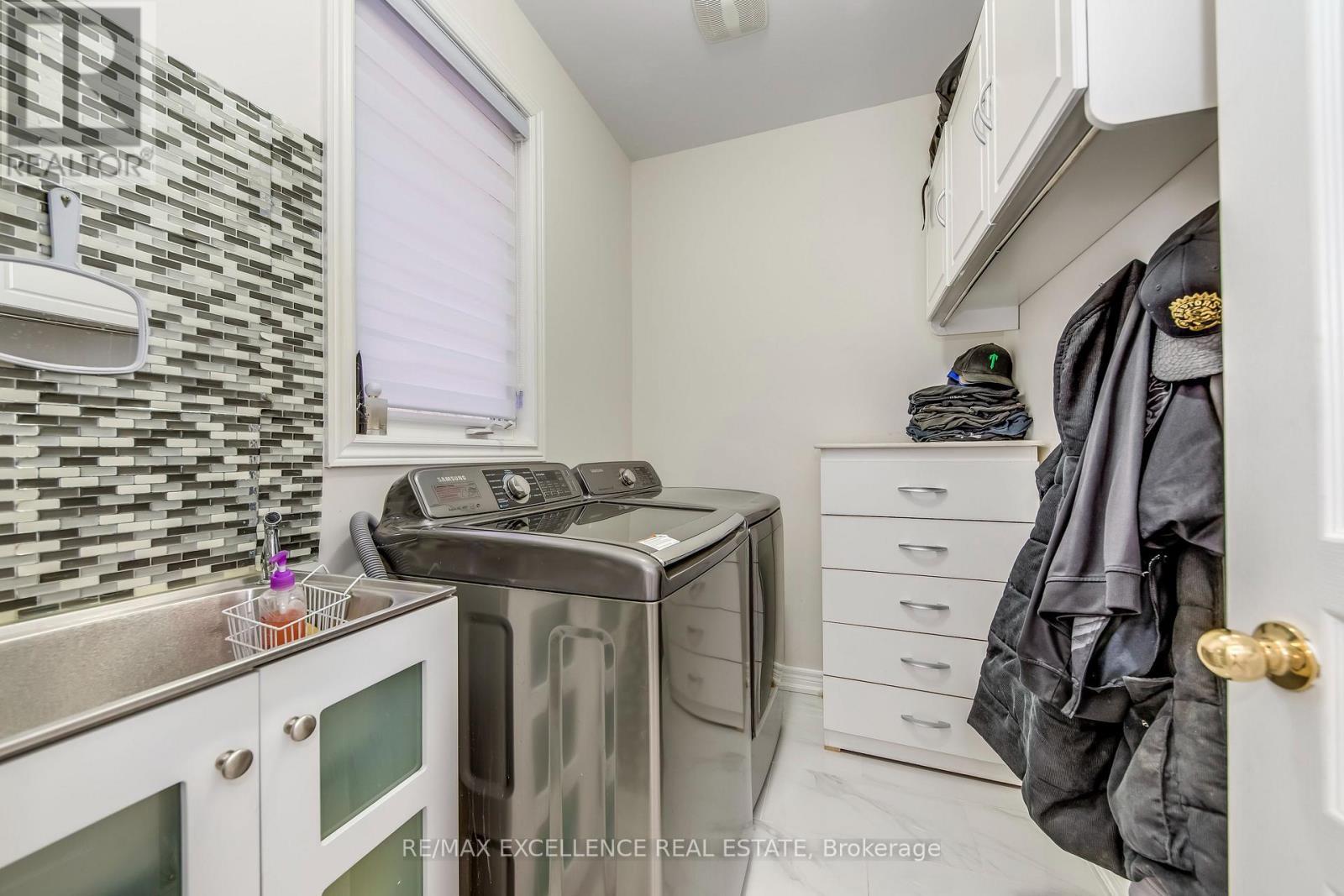 9 Natronia Trail, Brampton, ON - Indoor Photo Showing Laundry Room