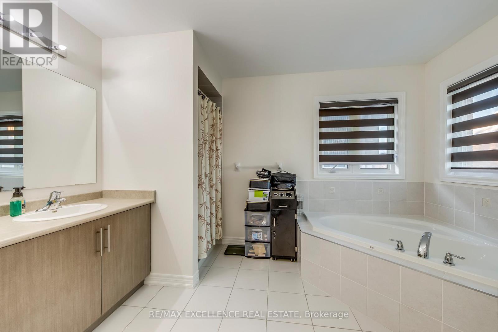 9 Natronia Trail, Brampton, ON - Indoor Photo Showing Bathroom
