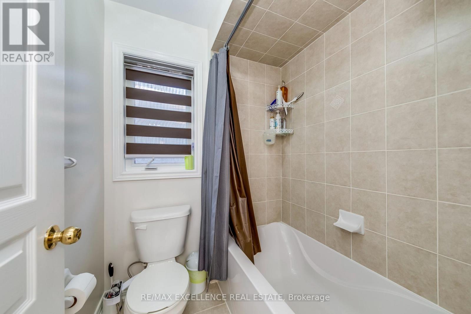 9 Natronia Trail, Brampton, ON - Indoor Photo Showing Kitchen With Upgraded Kitchen