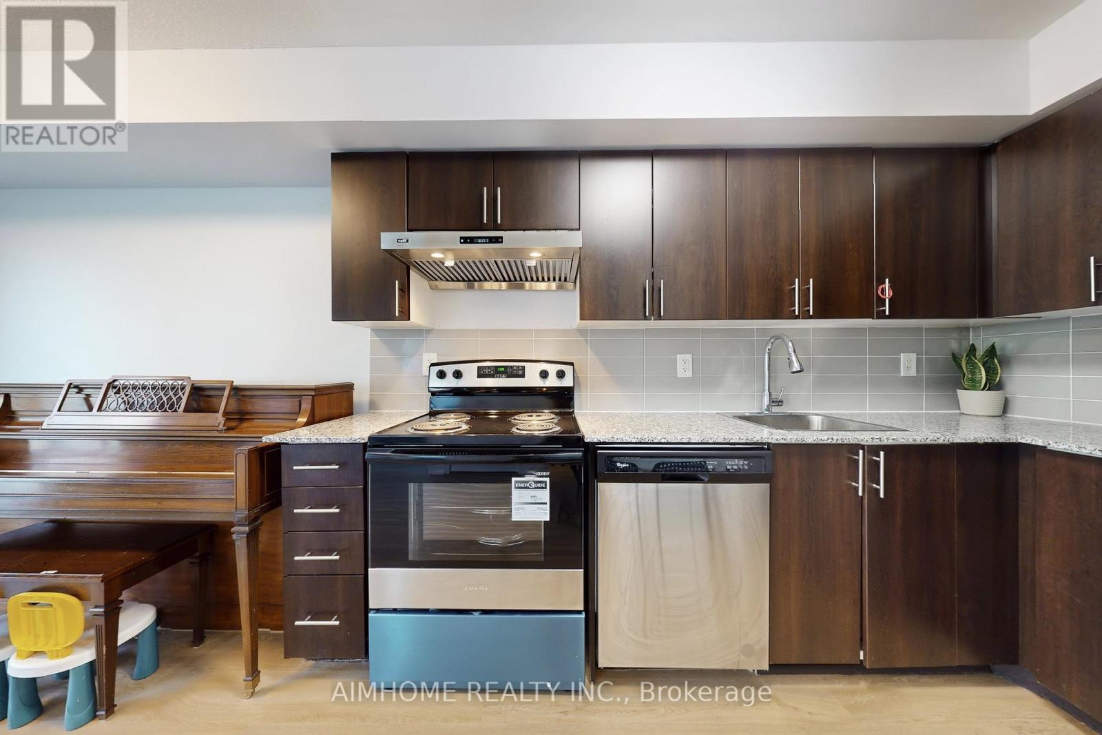 311 - 1420 Dupont Street, Toronto, ON - Indoor Photo Showing Kitchen