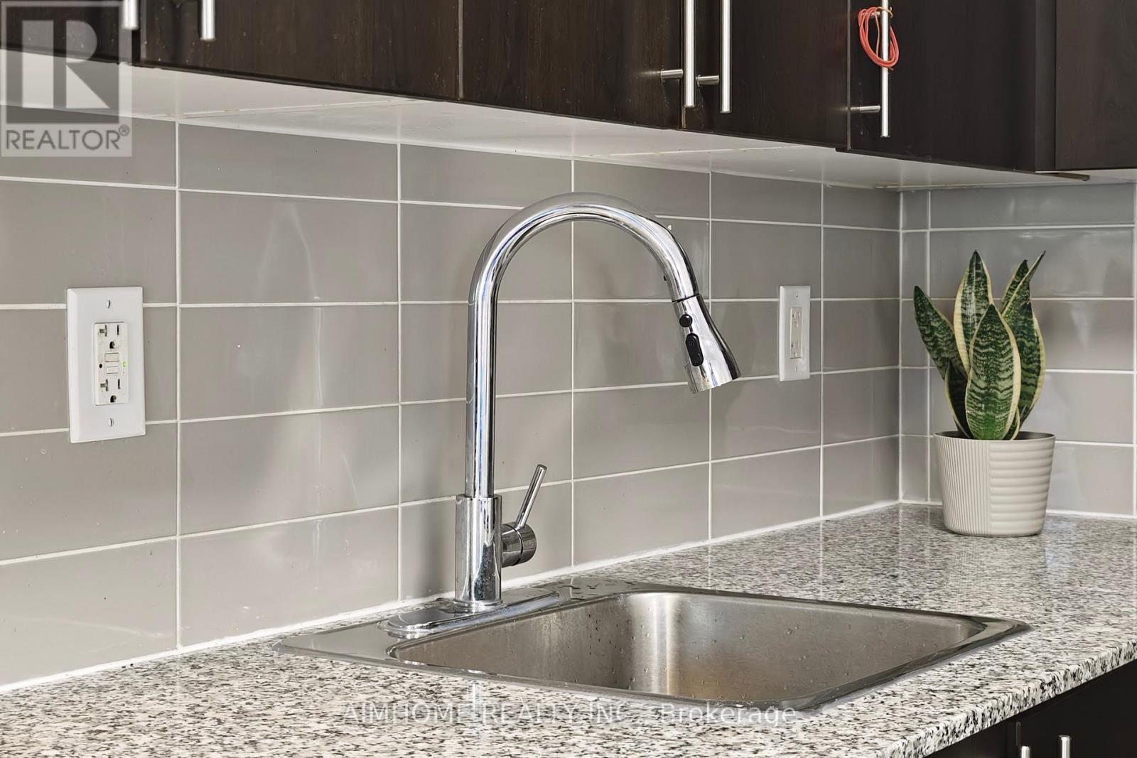 311 - 1420 Dupont Street, Toronto, ON - Indoor Photo Showing Kitchen