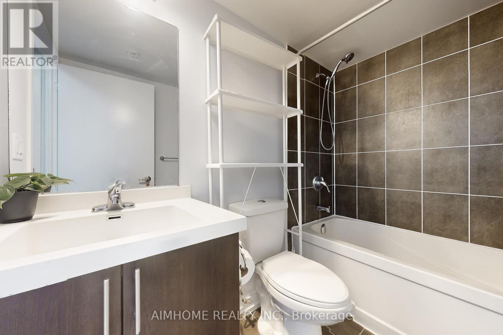 311 - 1420 Dupont Street, Toronto, ON - Indoor Photo Showing Bathroom