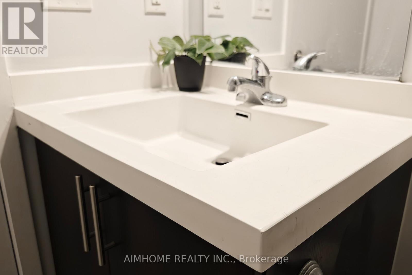 311 - 1420 Dupont Street, Toronto, ON - Indoor Photo Showing Bathroom