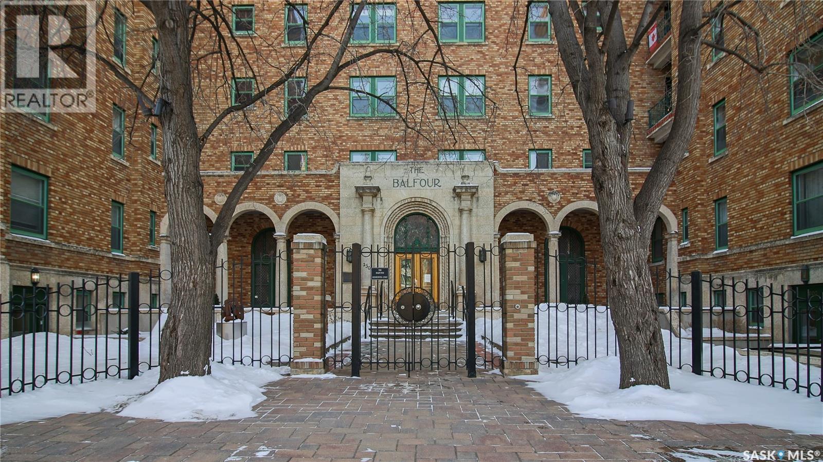 212 2305 Victoria Avenue, Regina, SK - Outdoor With Facade