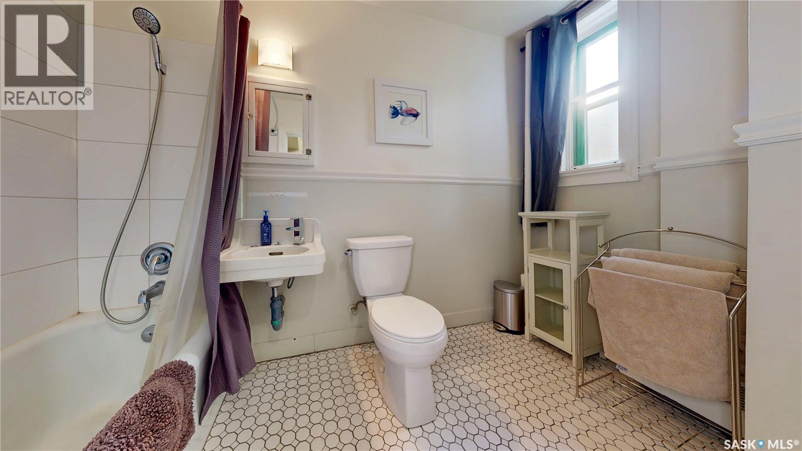 212 2305 Victoria Avenue, Regina, SK - Indoor Photo Showing Bathroom