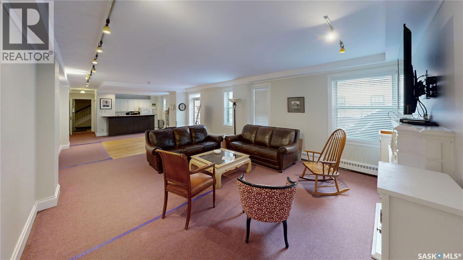 212 2305 Victoria Avenue, Regina, SK - Indoor