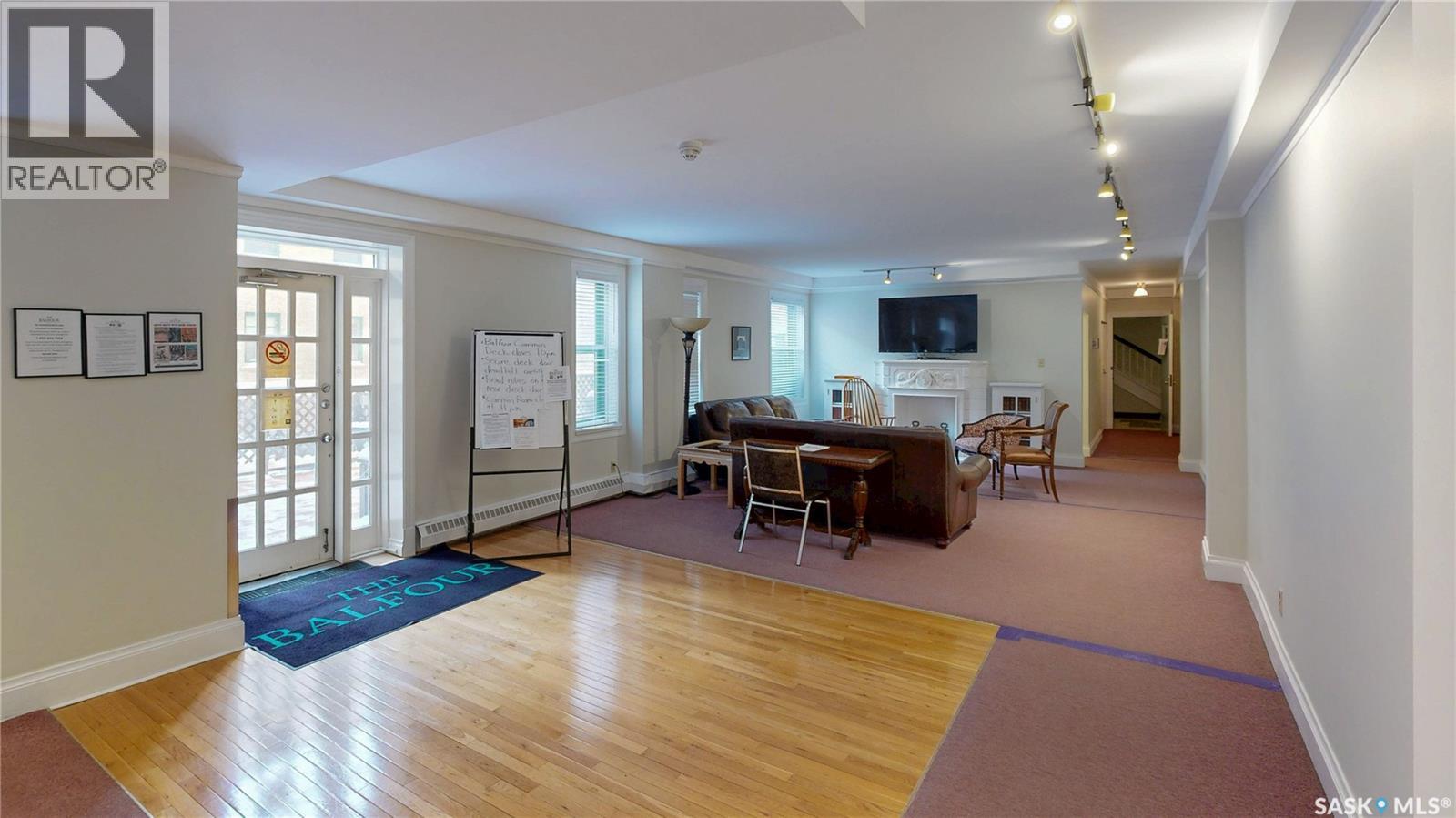 212 2305 Victoria Avenue, Regina, SK - Indoor