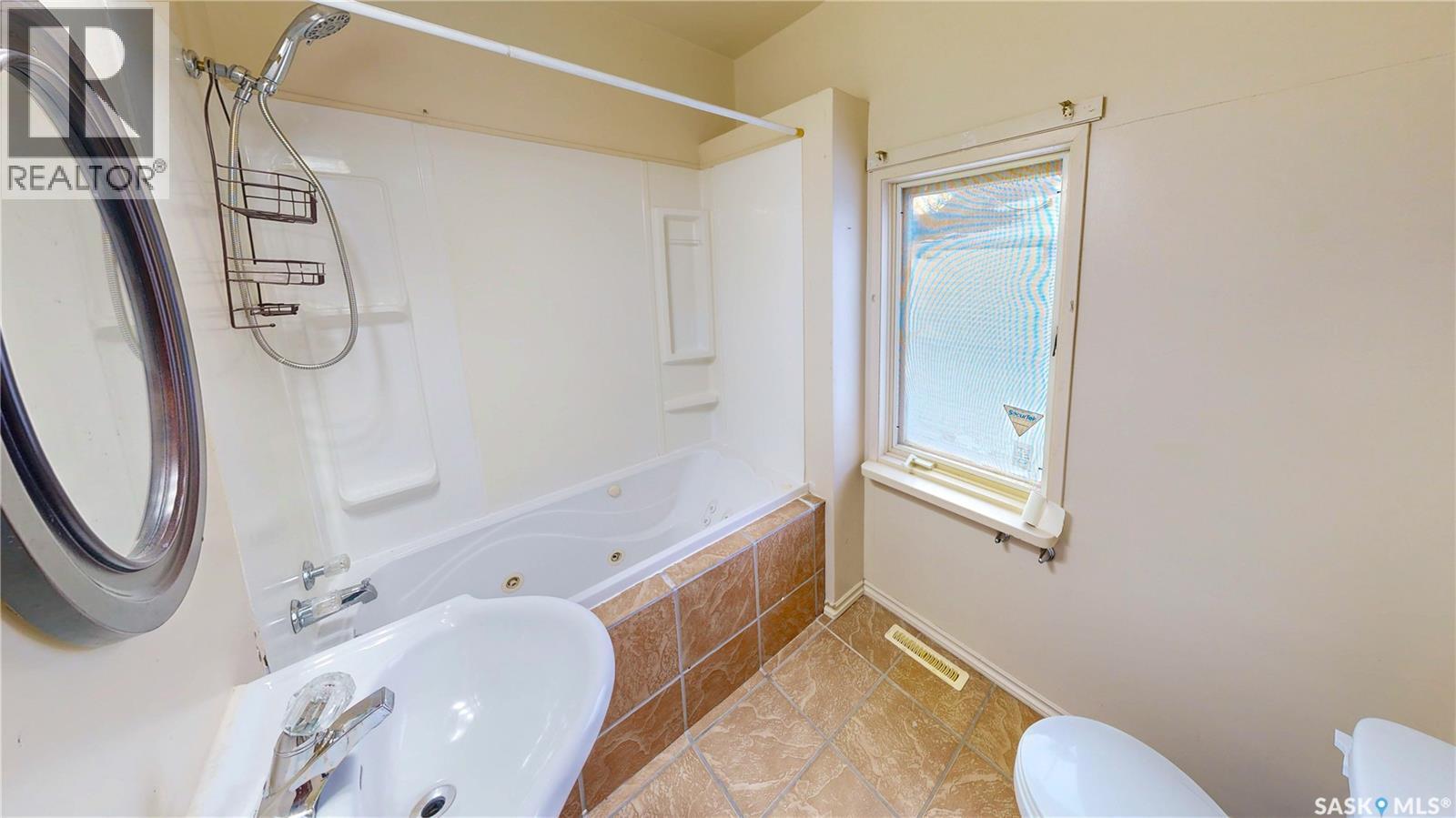 1138 Princess Street, Regina, SK - Indoor Photo Showing Bathroom