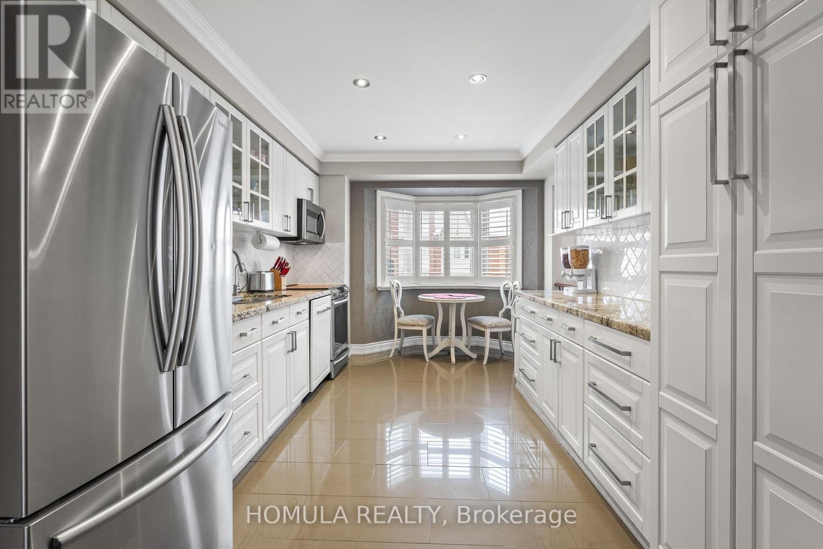 5 - 211 Woodbridge Avenue, Vaughan, ON - Indoor Photo Showing Kitchen With Upgraded Kitchen