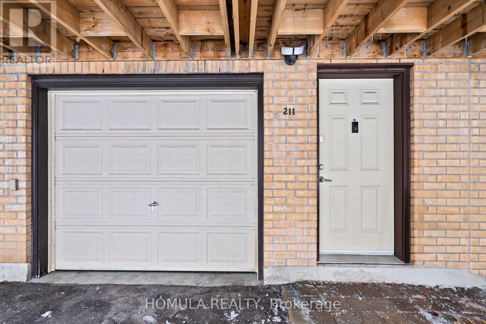 5 - 211 Woodbridge Avenue, Vaughan, ON - Outdoor With Exterior