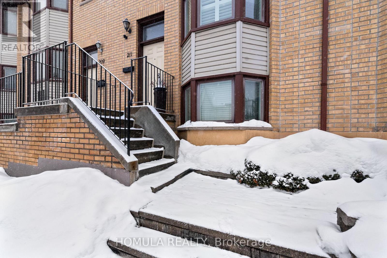 5 - 211 Woodbridge Avenue, Vaughan, ON - Outdoor