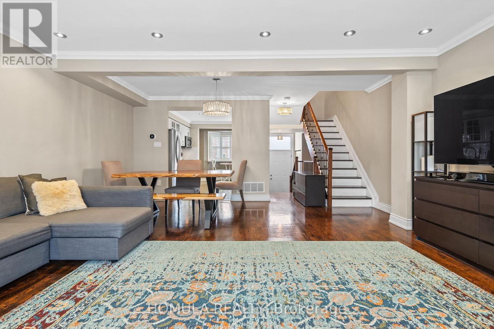 5 - 211 Woodbridge Avenue, Vaughan, ON - Indoor Photo Showing Living Room