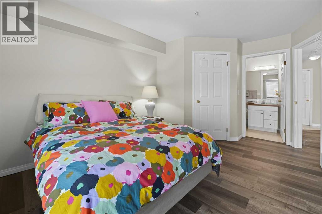 208, 6118 53 Avenue, Red Deer, AB - Indoor Photo Showing Bedroom