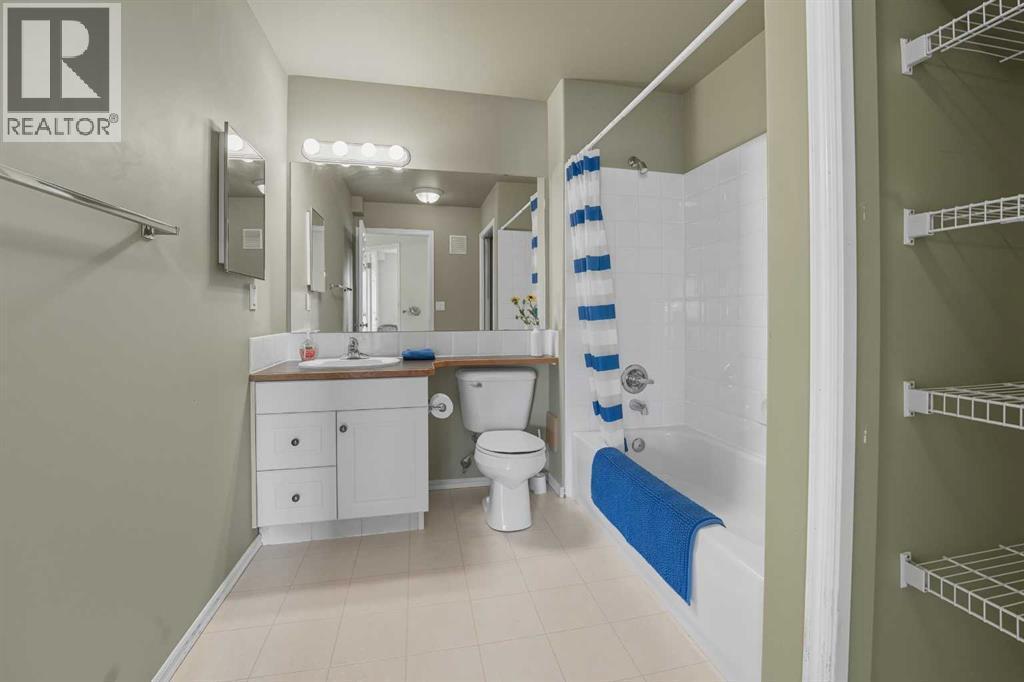 208, 6118 53 Avenue, Red Deer, AB - Indoor Photo Showing Bathroom