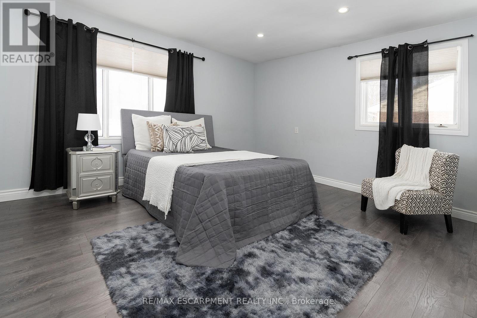 2448 Wilson Street W, Hamilton, ON - Indoor Photo Showing Bedroom