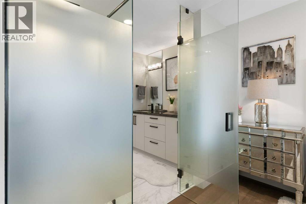 9936 Maplecreek Drive Se, Calgary, AB - Indoor Photo Showing Bathroom