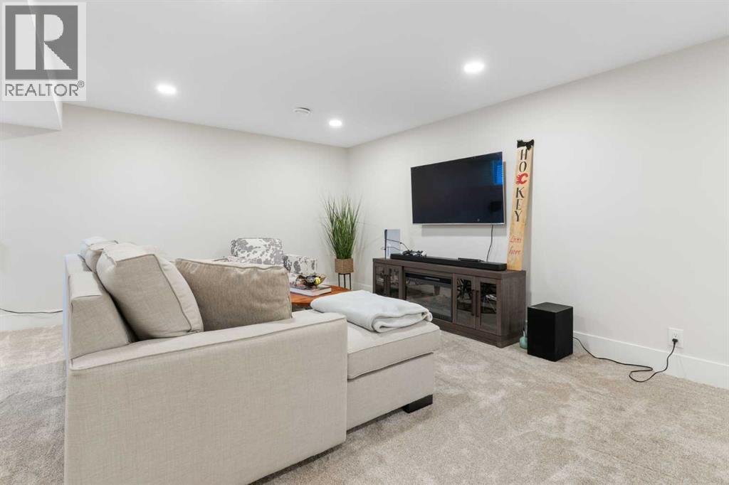 9936 Maplecreek Drive Se, Calgary, AB - Indoor Photo Showing Other Room