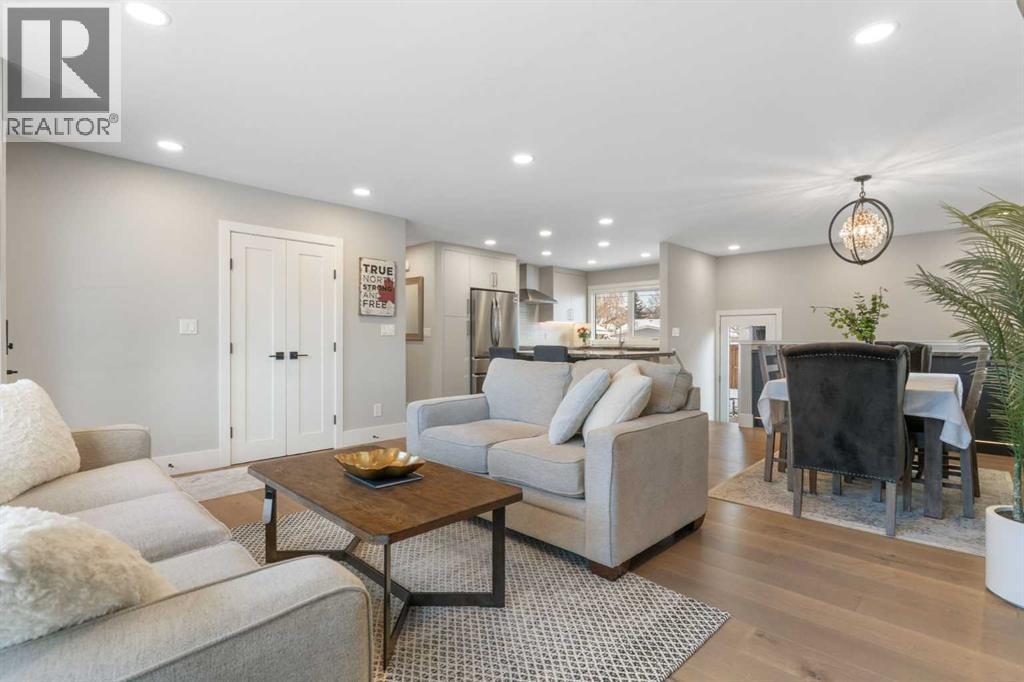 9936 Maplecreek Drive Se, Calgary, AB - Indoor Photo Showing Living Room