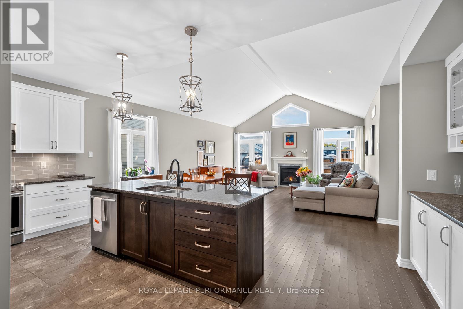 88 Des Rails Street, Clarence-Rockland, ON - Indoor Photo Showing Kitchen With Double Sink With Upgraded Kitchen