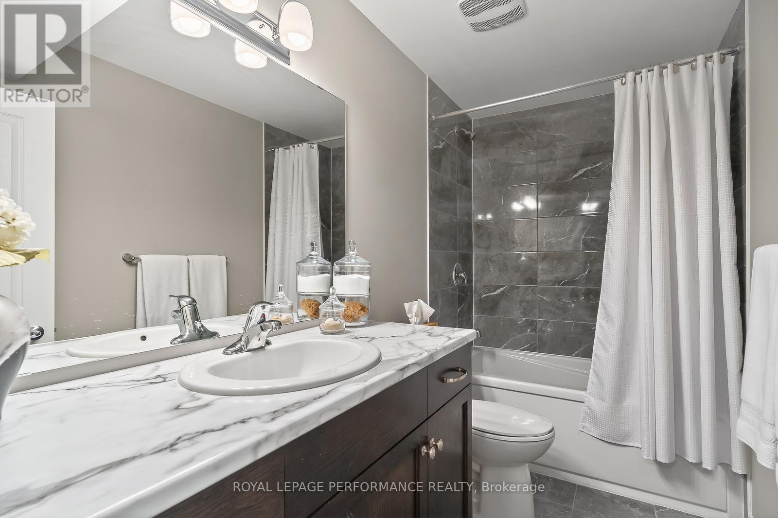88 Des Rails Street, Clarence-Rockland, ON - Indoor Photo Showing Bathroom