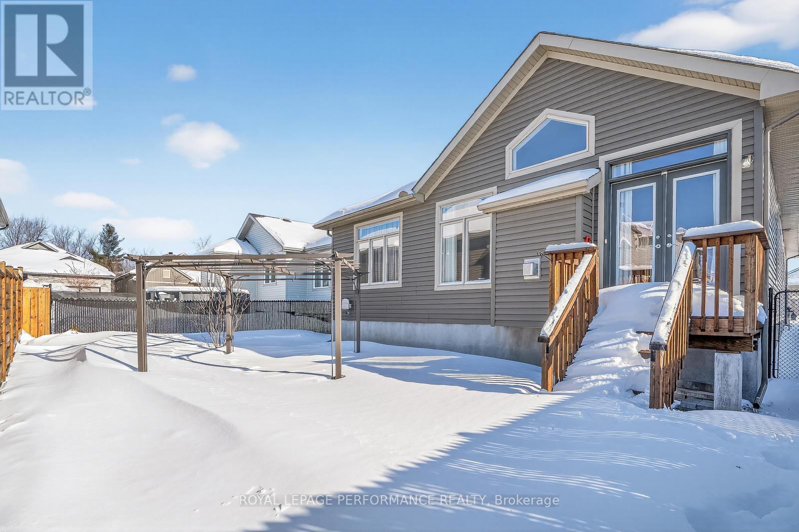 88 Des Rails Street, Clarence-Rockland, ON - Outdoor