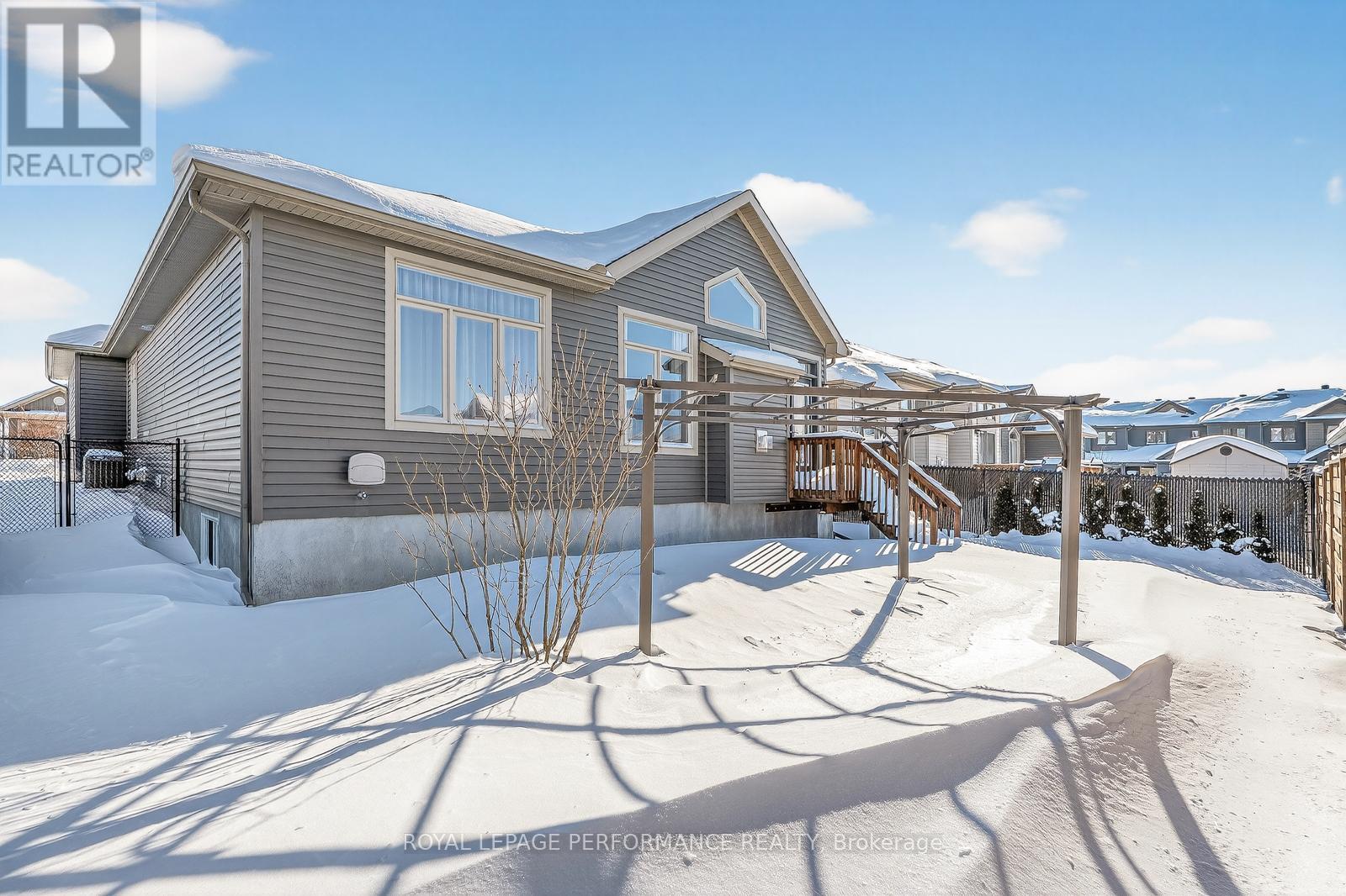 88 Des Rails Street, Clarence-Rockland, ON - Outdoor