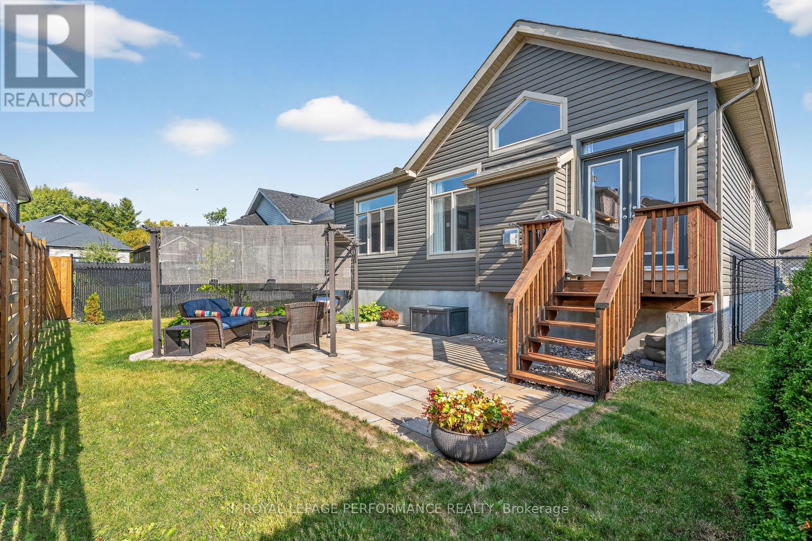 88 Des Rails Street, Clarence-Rockland, ON - Outdoor