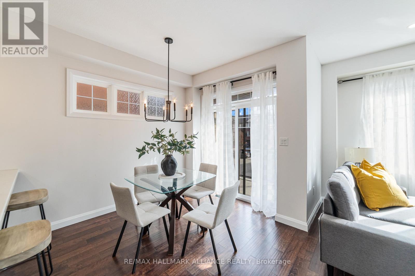 #45 - 1169 Garner Road E, Hamilton, ON - Indoor Photo Showing Dining Room