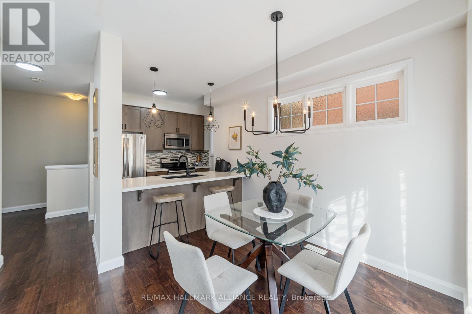 #45 - 1169 Garner Road E, Hamilton, ON - Indoor Photo Showing Dining Room