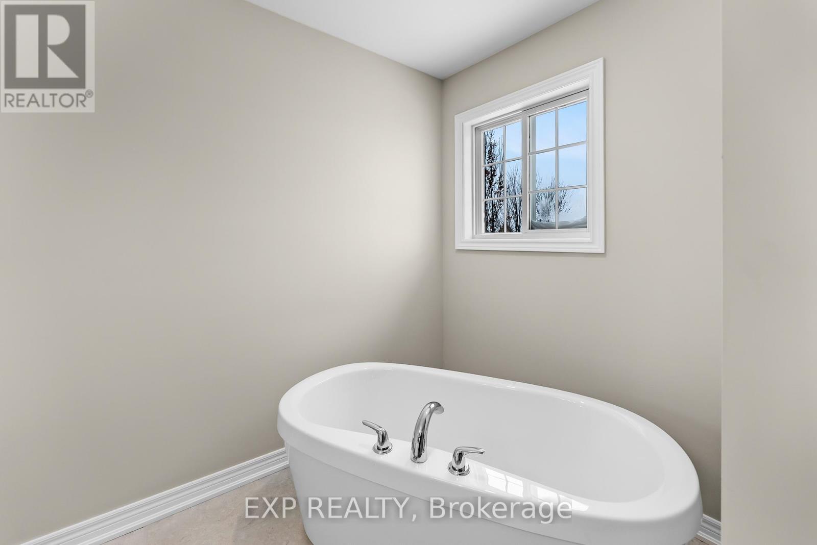 8329 Atack Court, Niagara Falls (Ascot), ON - Indoor Photo Showing Bathroom