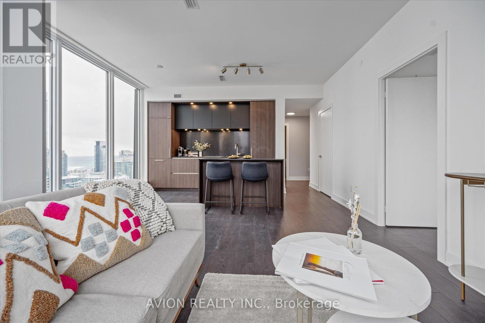 3408 - 15 Mercer Street, Toronto, ON - Indoor Photo Showing Living Room
