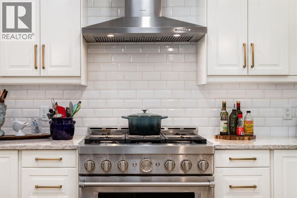 Kitchen - 327 Millview Place Sw, Calgary, AB - Indoor Photo Showing Kitchen With Upgraded Kitchen