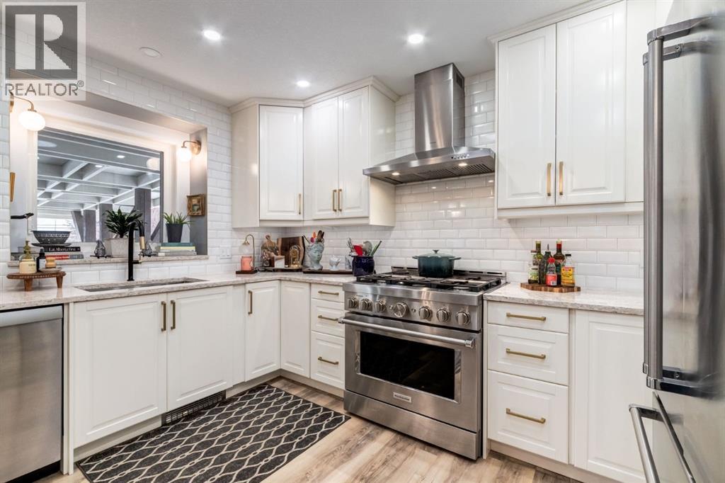 327 Millview Place Sw, Calgary, AB - Indoor Photo Showing Kitchen With Upgraded Kitchen