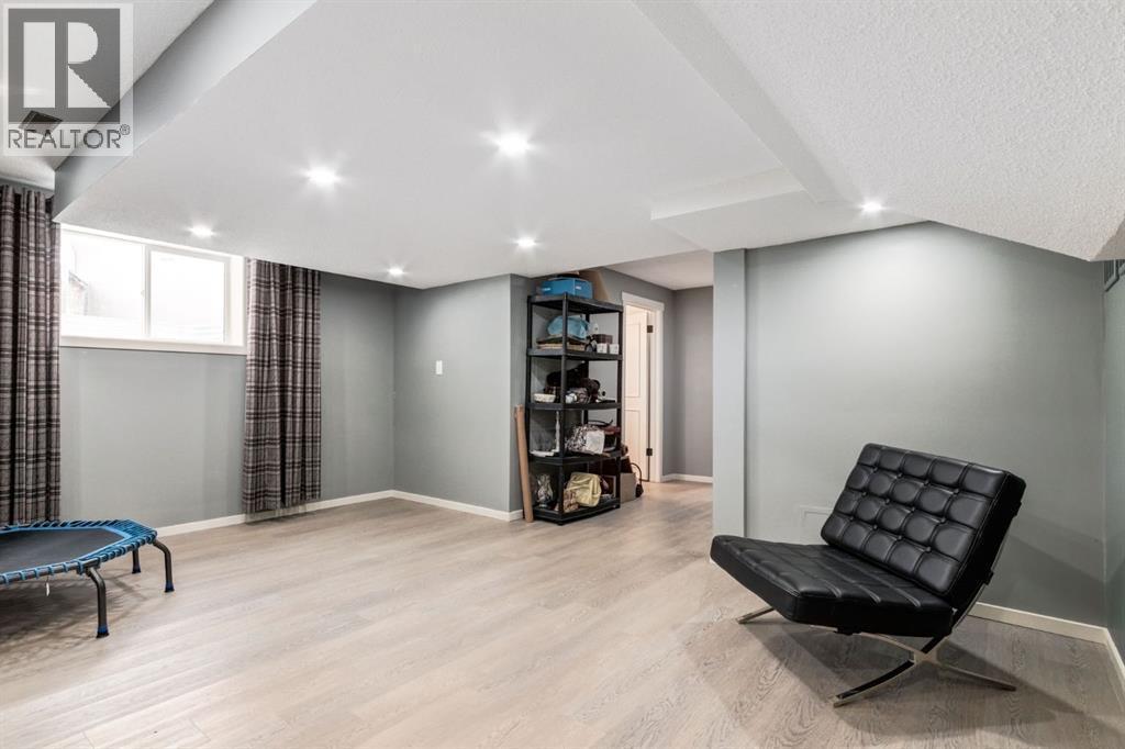 327 Millview Place Sw, Calgary, AB - Indoor
