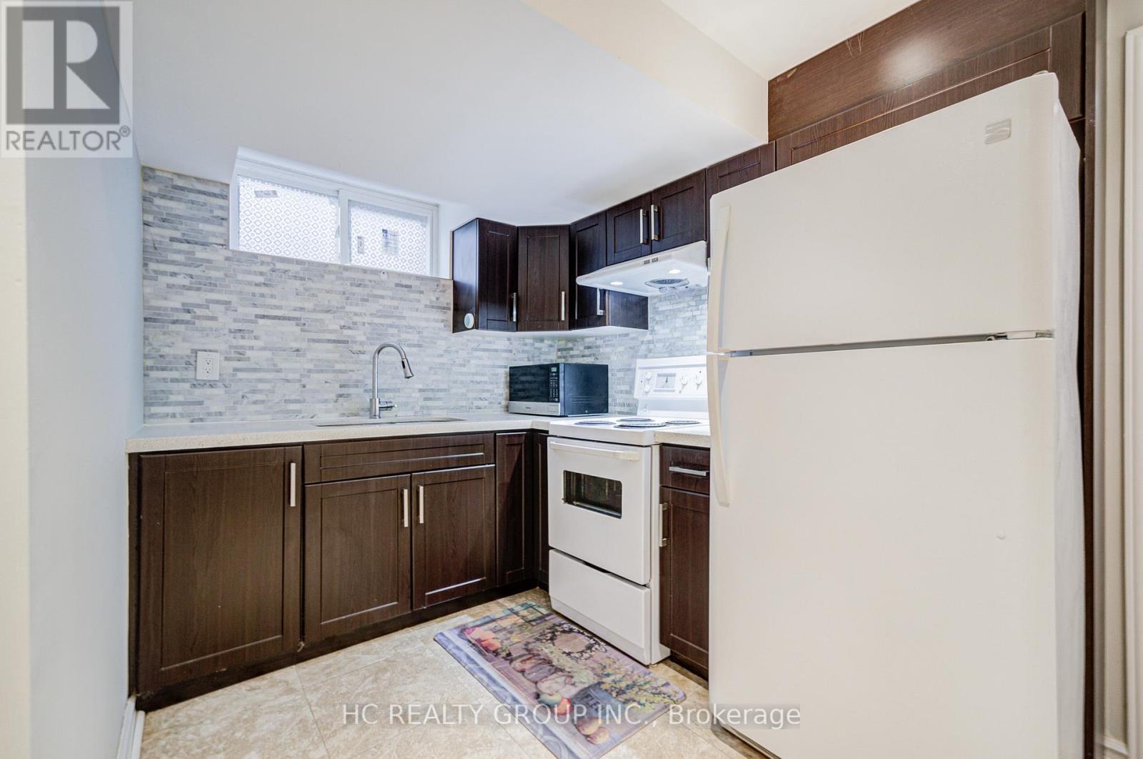 23 Boarhill Drive, Toronto, ON - Indoor Photo Showing Kitchen