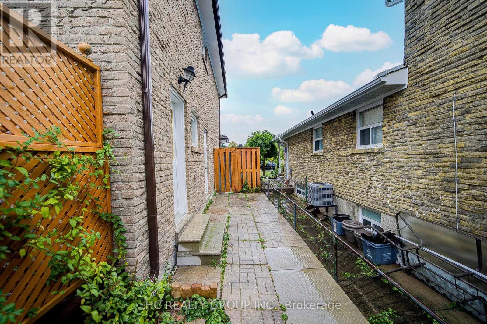 23 Boarhill Drive, Toronto, ON - Outdoor