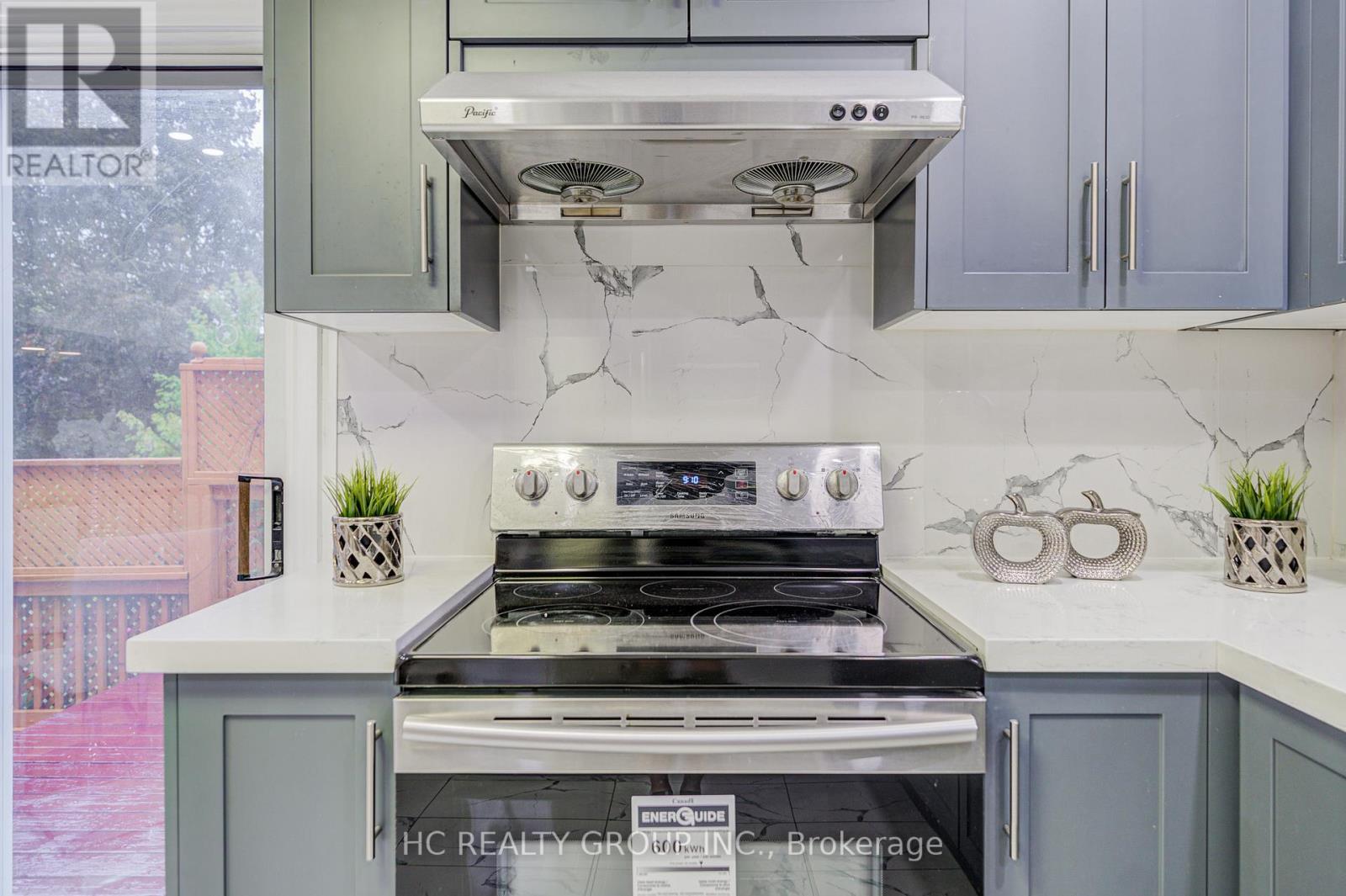 23 Boarhill Drive, Toronto, ON - Indoor Photo Showing Kitchen