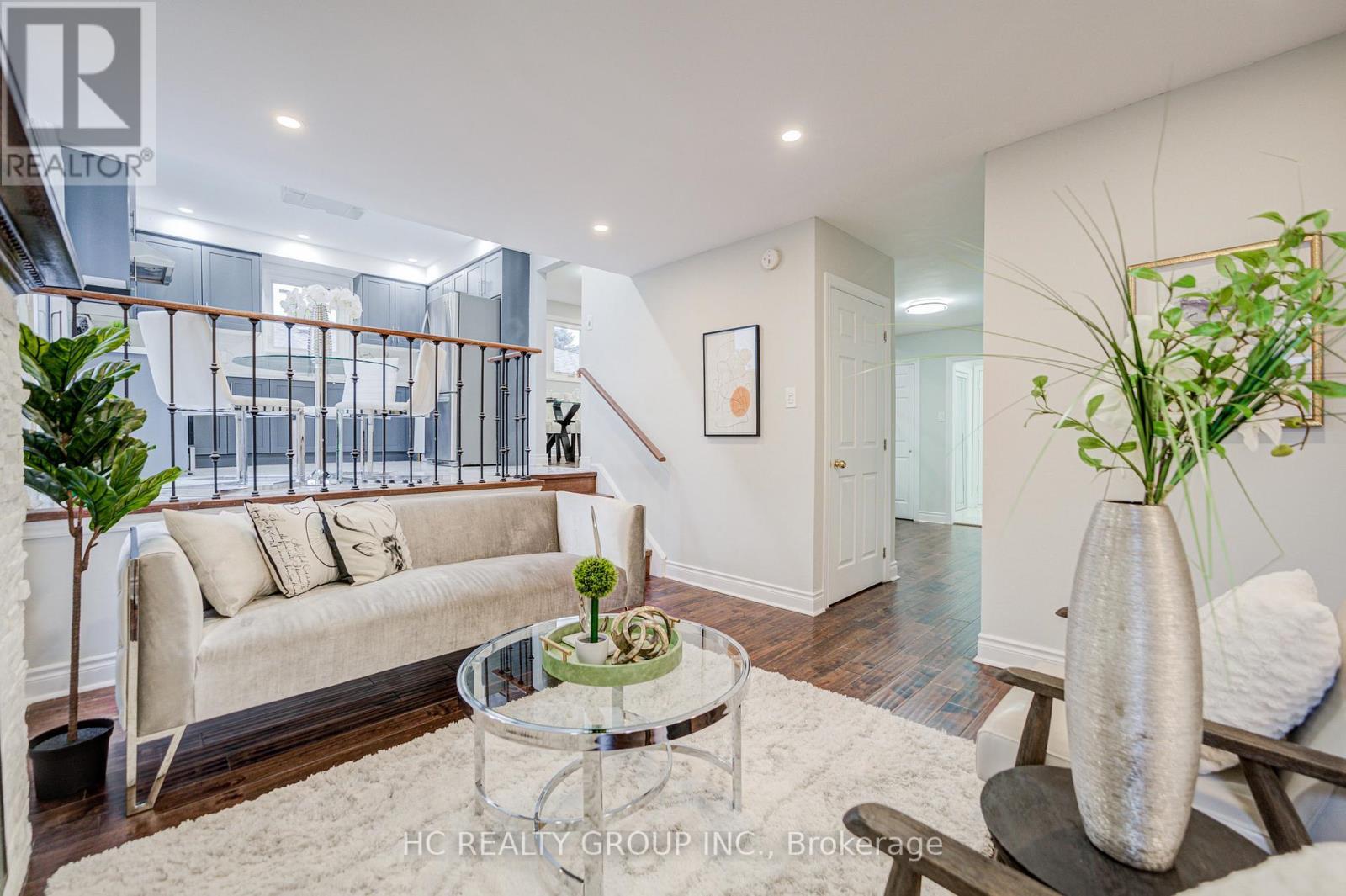 23 Boarhill Drive, Toronto, ON - Indoor Photo Showing Living Room