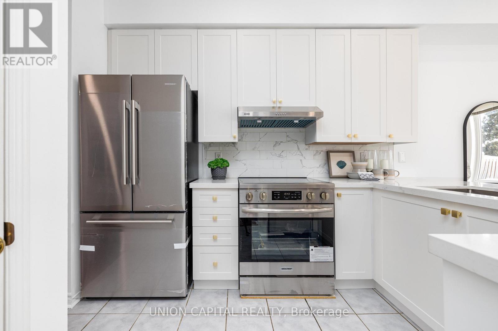 29 Queen'S Plate Drive, Markham, ON - Indoor Photo Showing Kitchen With Stainless Steel Kitchen