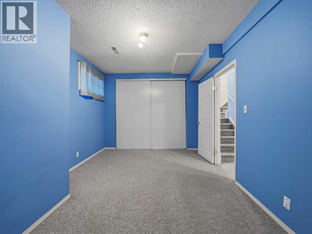 Basement Bedroom 4 - 626 Hawkstone Manor Nw, Calgary, AB - Indoor Photo Showing Other Room