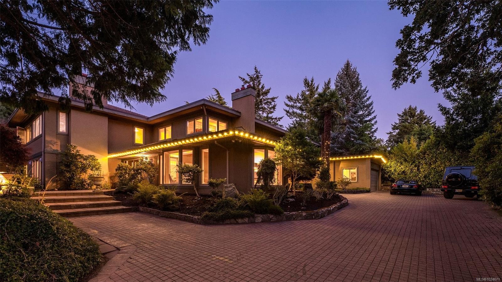 2895 Lansdowne Rd, Oak Bay, BC