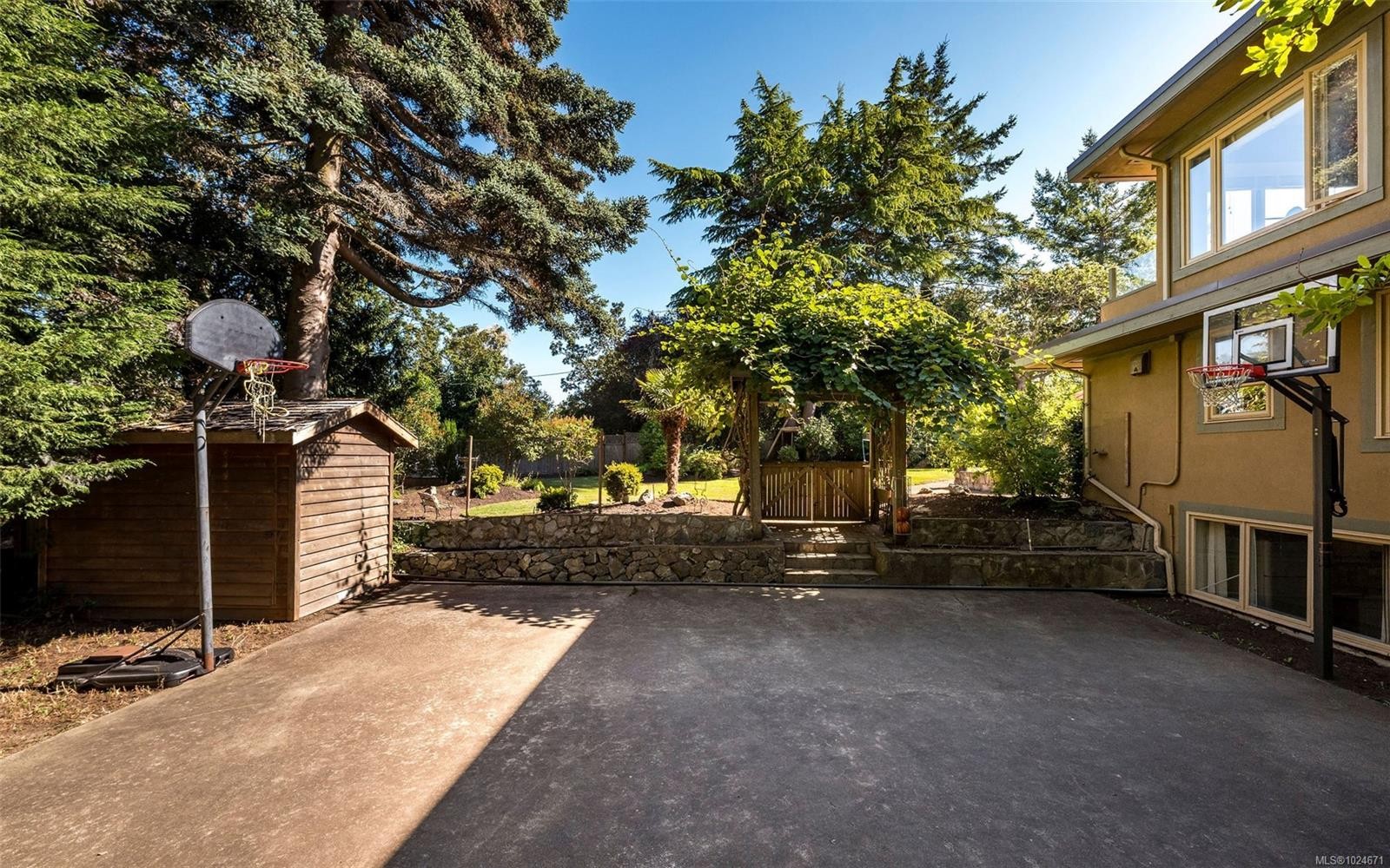 2895 Lansdowne Rd, Oak Bay, BC