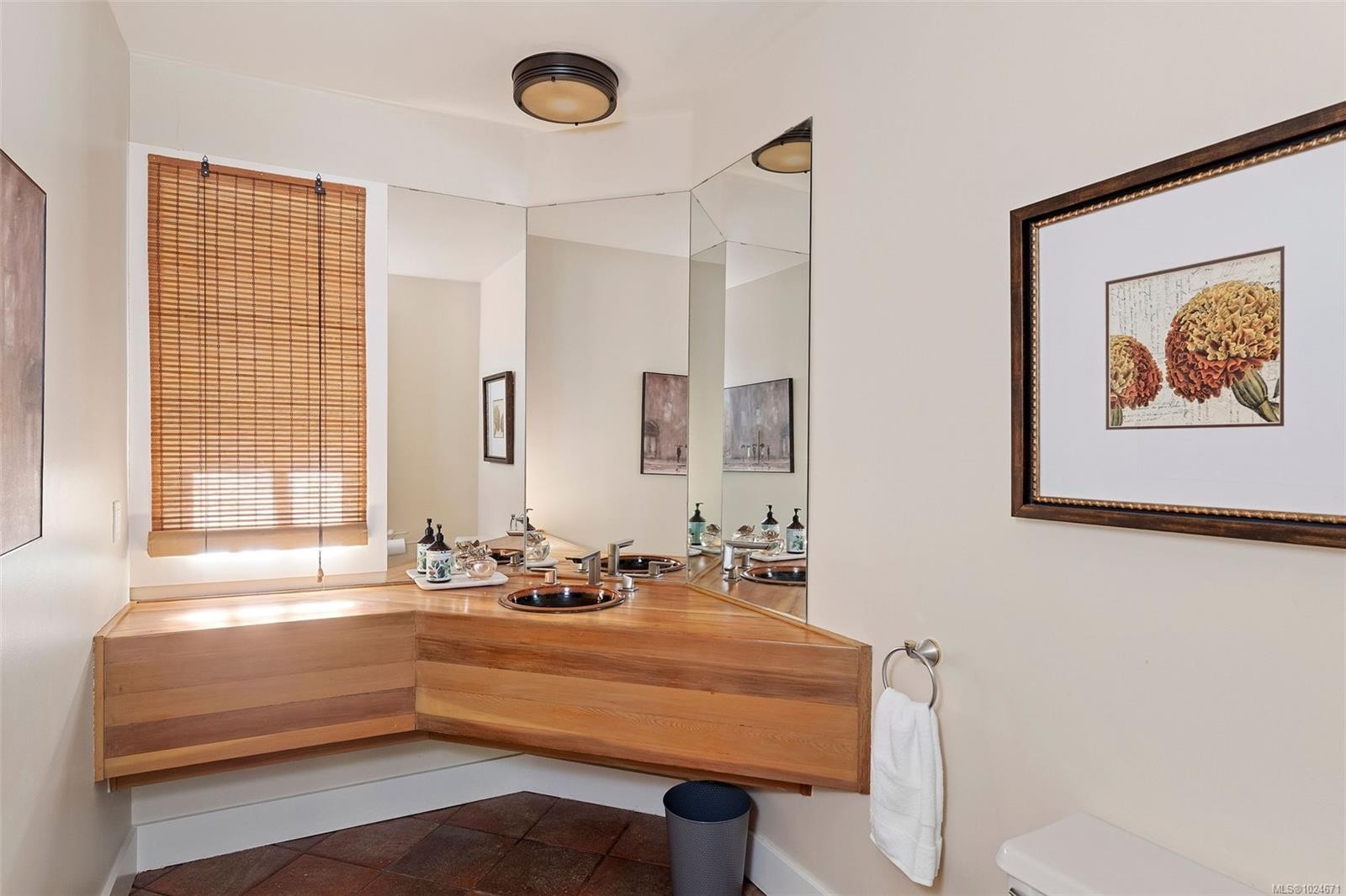 2895 Lansdowne Rd, Oak Bay, BC