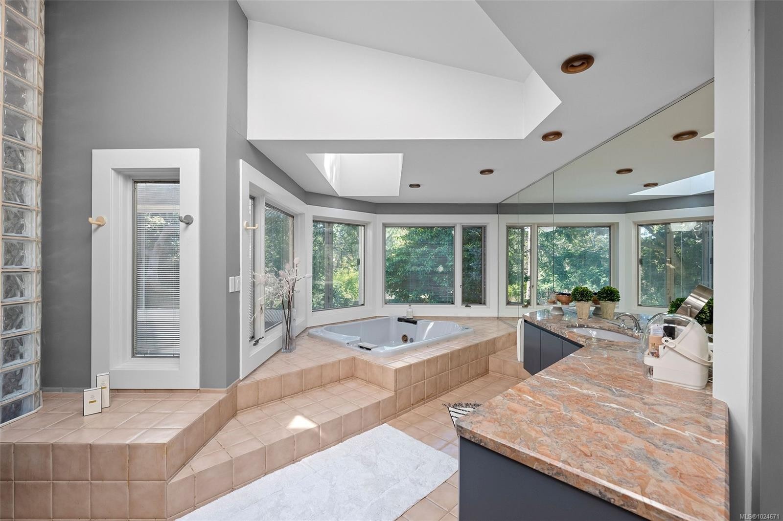 2895 Lansdowne Rd, Oak Bay, BC