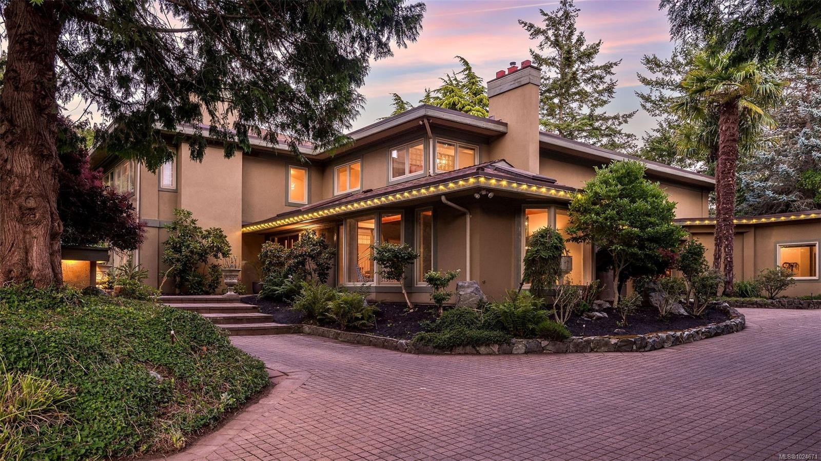 2895 Lansdowne Rd, Oak Bay, BC