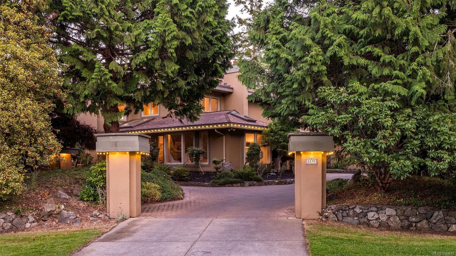 2895 Lansdowne Rd, Oak Bay, BC