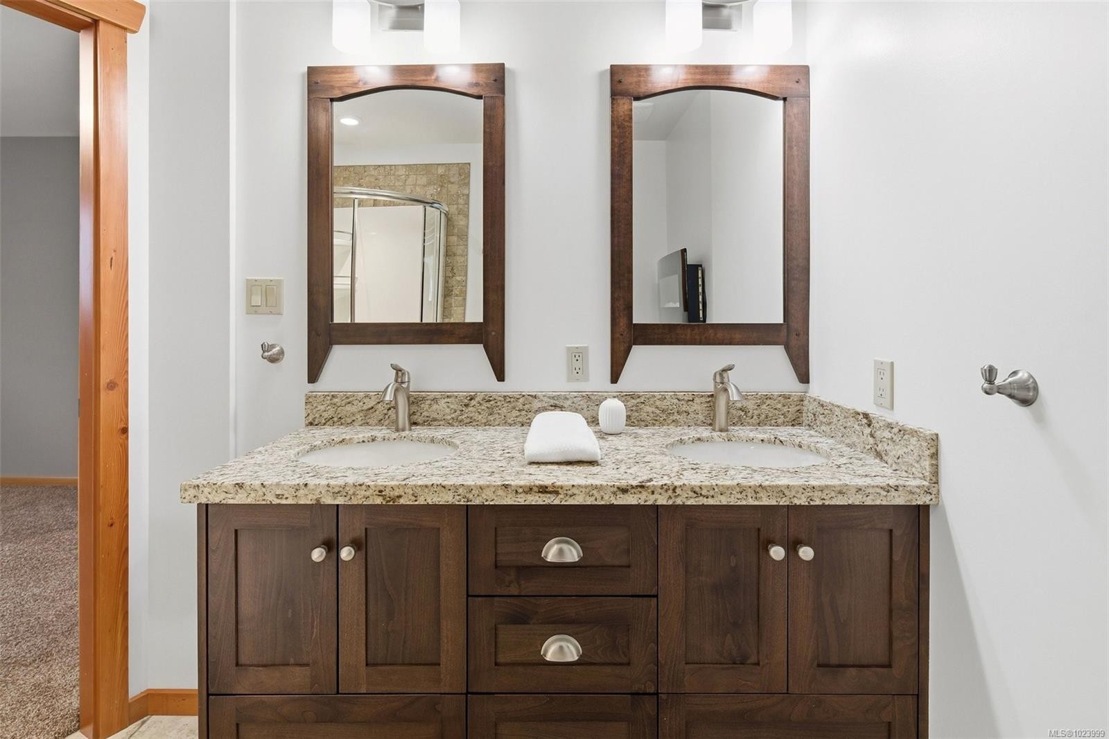 8335 Youbou Rd, Lake Cowichan, BC