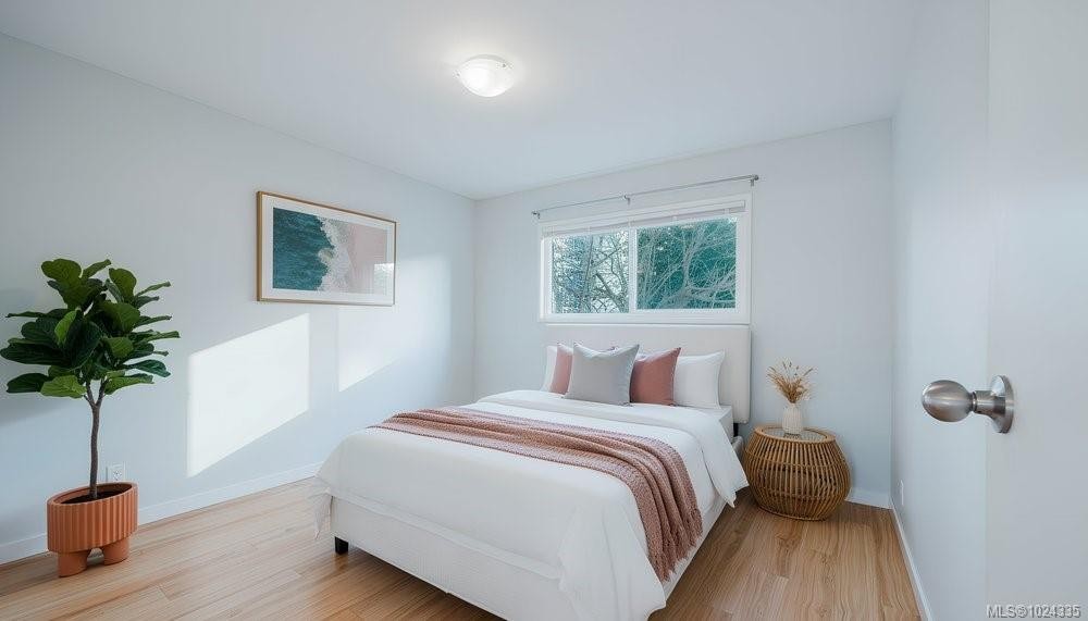 841 Old Esquimalt Rd, Esquimalt, BC - Indoor Photo Showing Bedroom