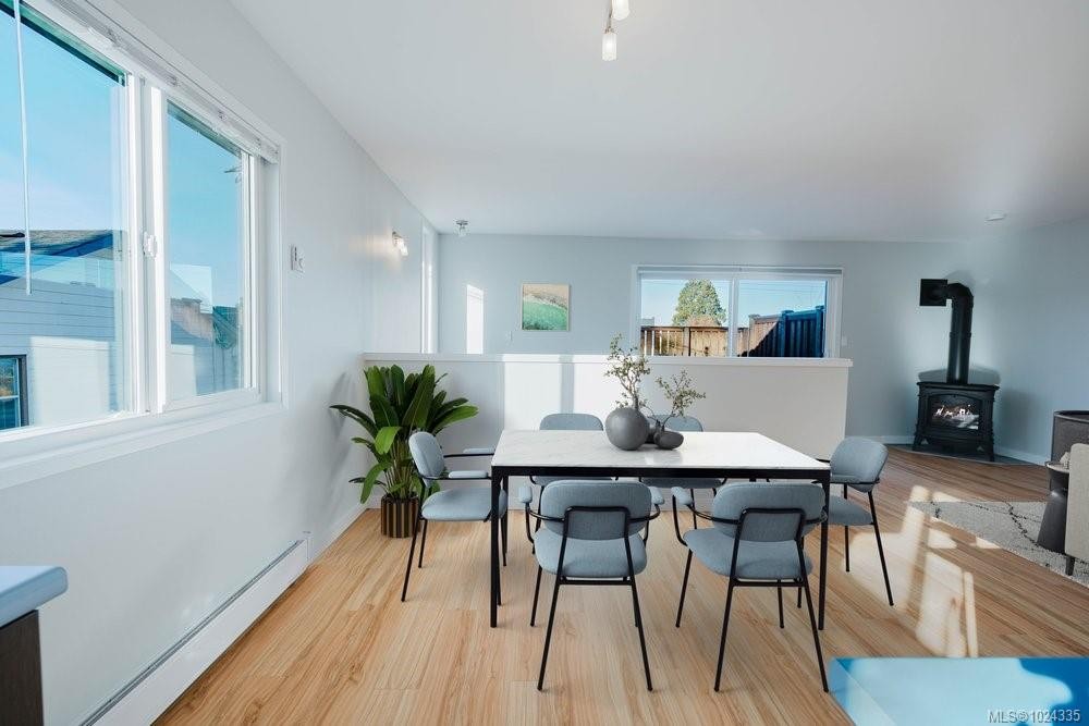 841 Old Esquimalt Rd, Esquimalt, BC - Indoor Photo Showing Dining Room