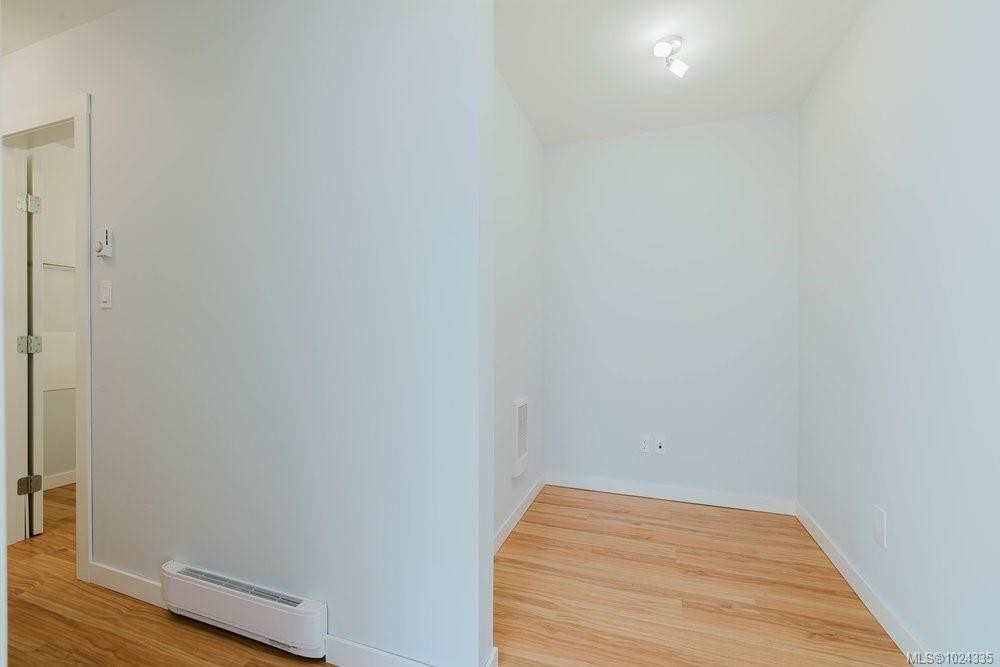 841 Old Esquimalt Rd, Esquimalt, BC - Indoor Photo Showing Other Room